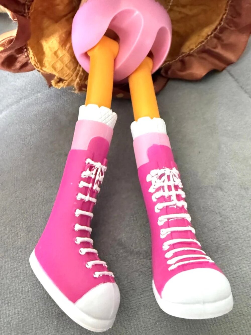 Lalaloopsy Doll Scoops Waffle Cone Silly Hair Pet Cat Toy 10th Anniversary Box - Picture 10 of 15